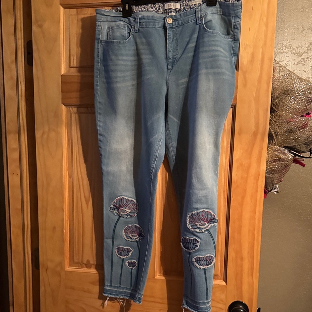 Vintage America Light Blue Jeans with Floral Embroidery